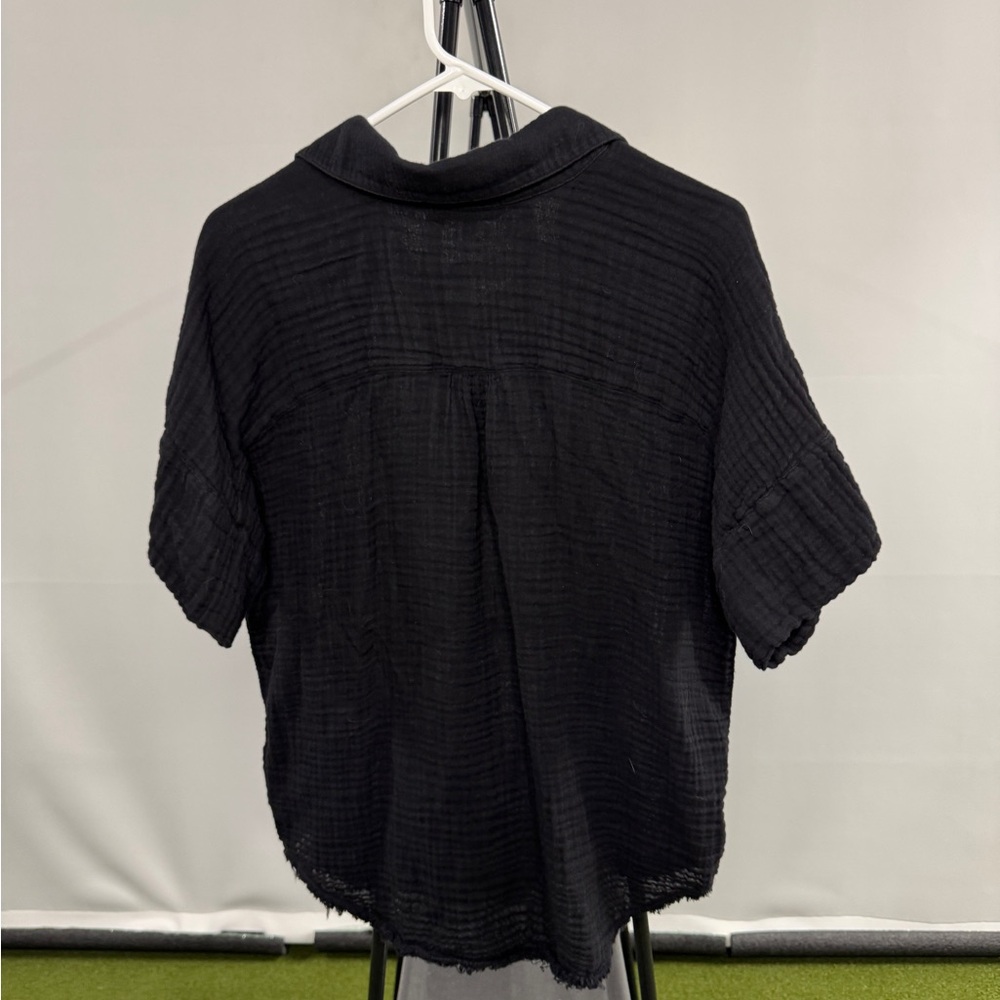 Black Short-Sleeve Button-Up Shirt - Picture 2 of 6
